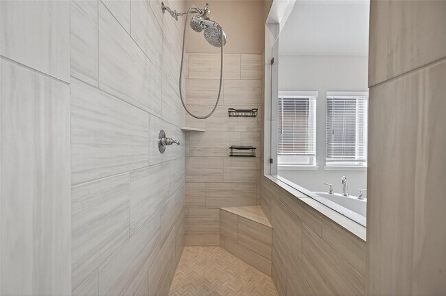 Building Photo - 15330 Legacy Pk Wy