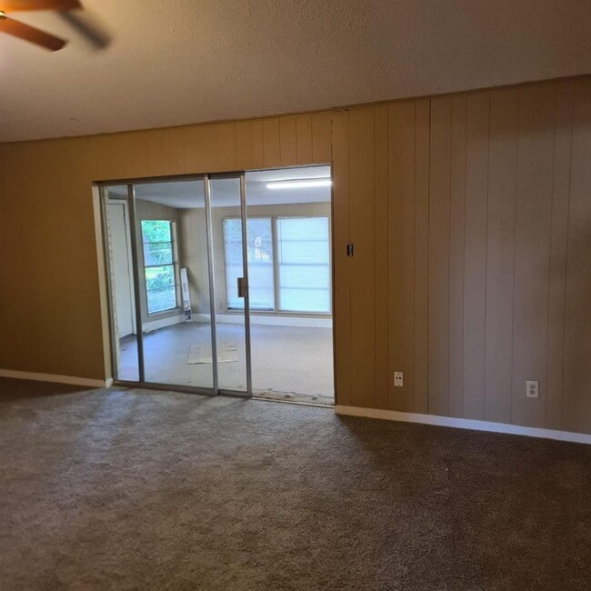 Building Photo - Beautiful 3 bedroom home in Angleton TX