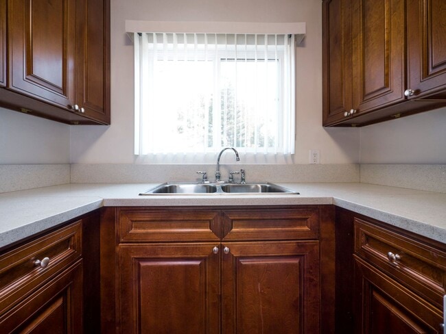 Interior Photo - 1936 Corning St