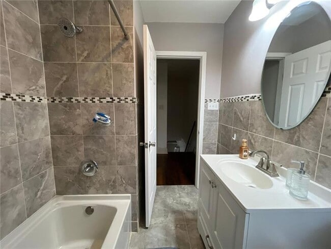 Building Photo - 518 Belgreen Pl