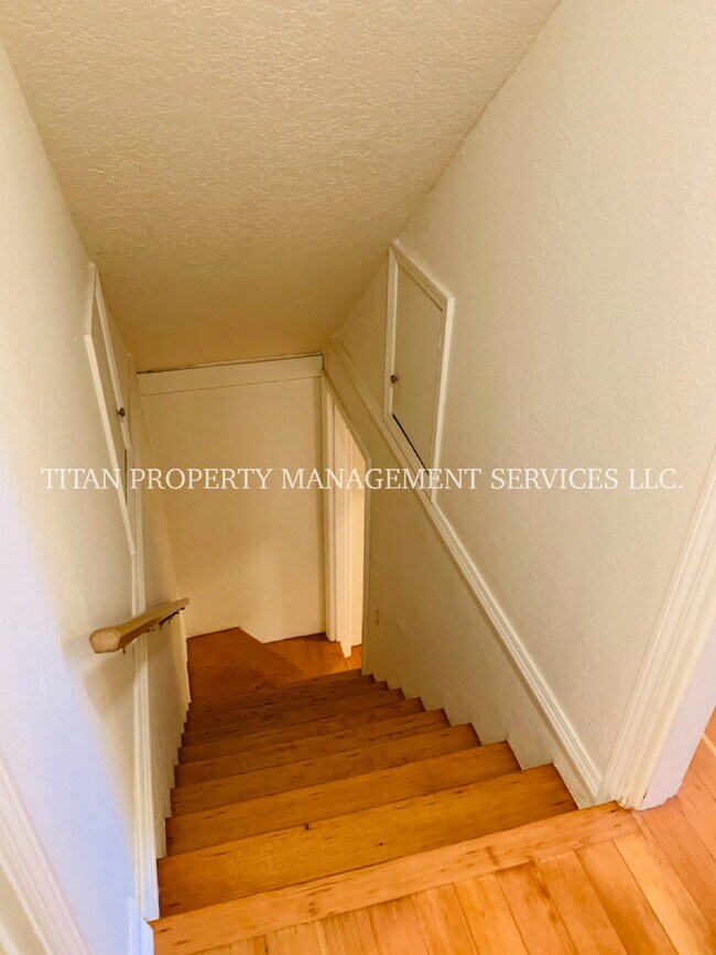 Building Photo - Beautiful 3BR/2BA Home in NE Portland | 1,600 Sq Ft | Private Fenced Yard | W/D Included