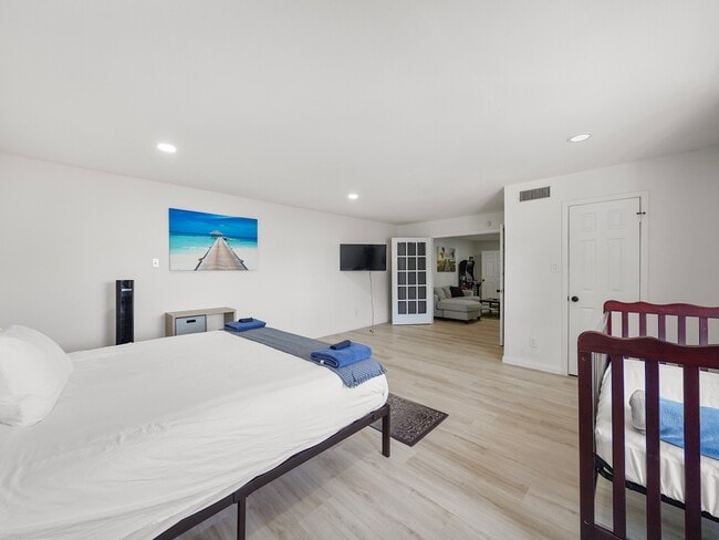 Building Photo - 8007 Beluche Dr