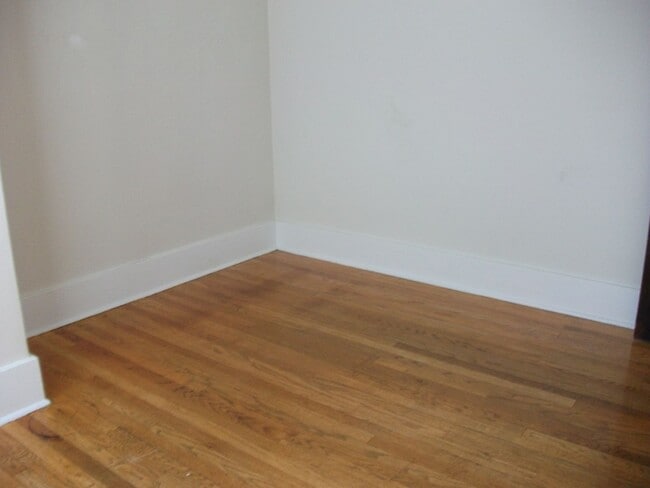 Building Photo - 341-43 Roosevelt Ave