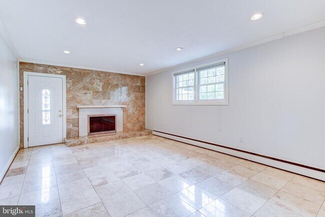 Building Photo - 3809 Great Neck Ct