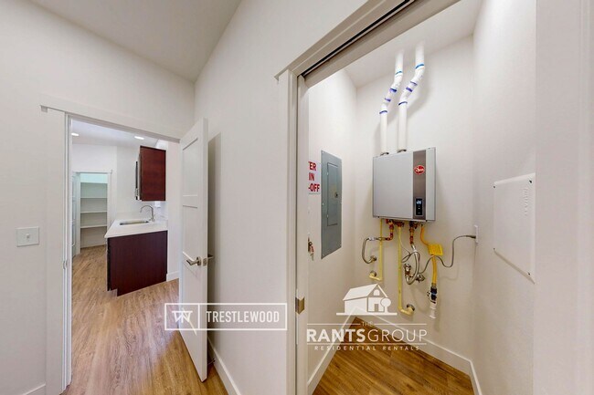 Building Photo - Brand New! Modern Home in Trestlewood – Wh...