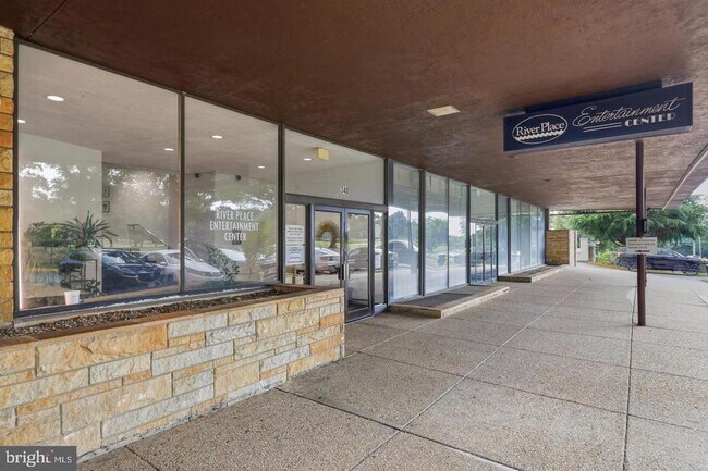 Building Photo - 1121 Arlington Blvd