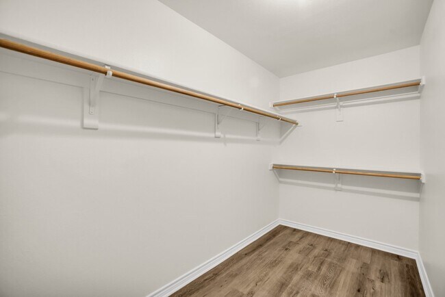 Building Photo - 2005 Ridgeview Ct