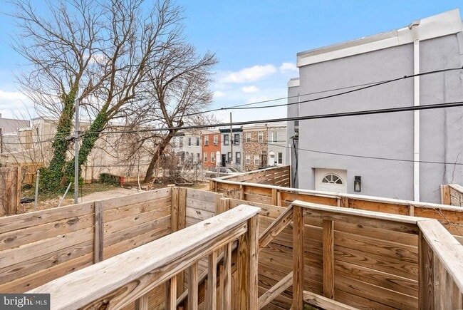 Building Photo - 2444 Ingersoll St
