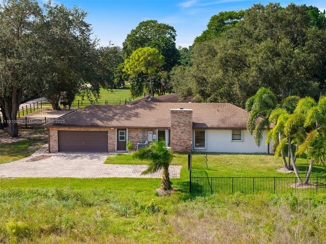 Building Photo - 12511 SW 13th St