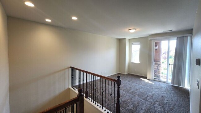 Building Photo - Town-home in Alamo Square!