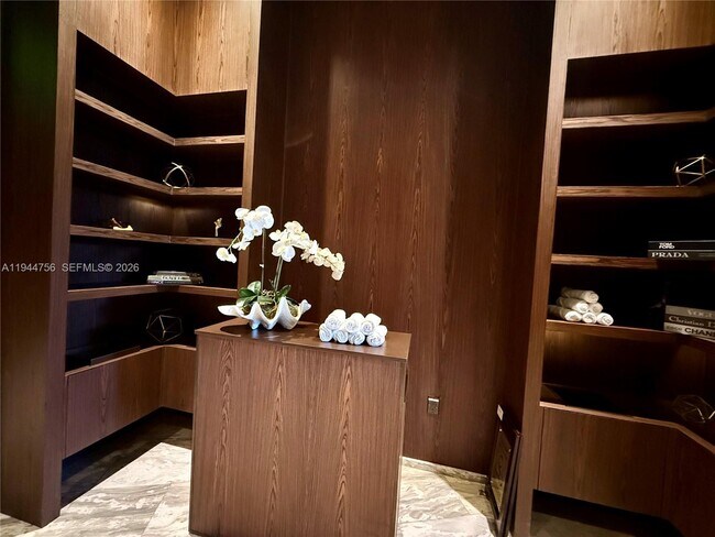 Building Photo - 3300 NE 188th St