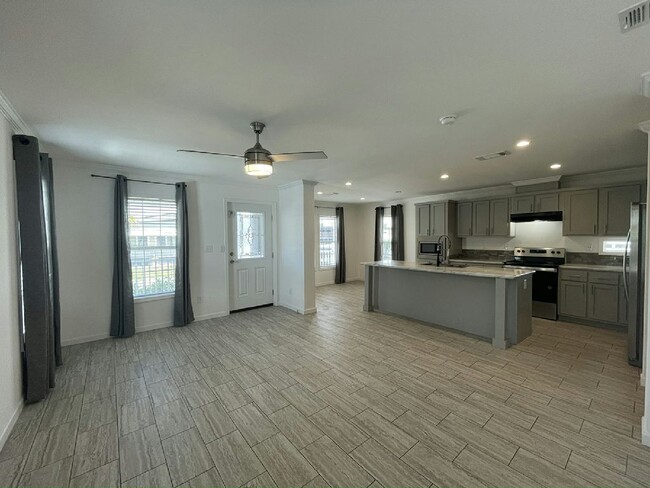 Building Photo - 13128 Lemon Ave