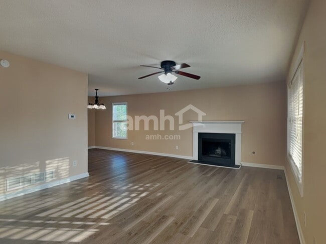 Building Photo - 76 Oak Springs Ln