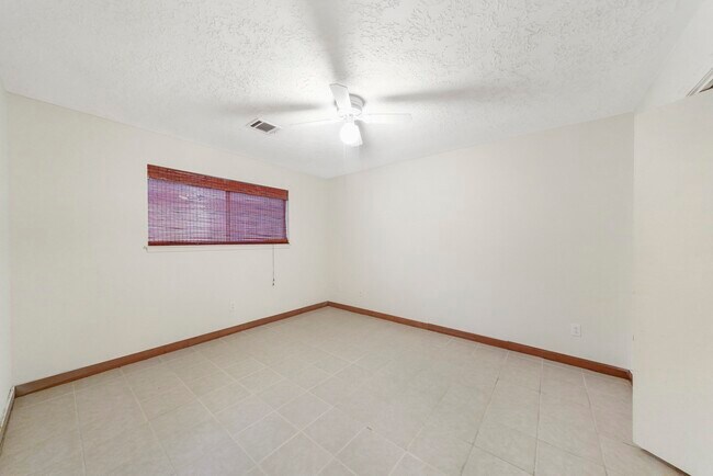 Building Photo - 16727 Royal Mile Ln