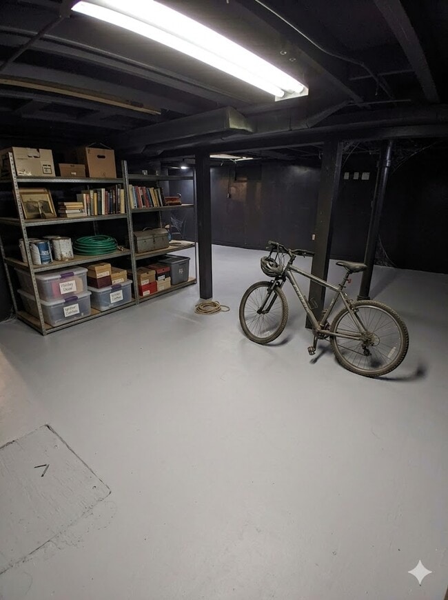 Building Photo - 1610 Post Ave