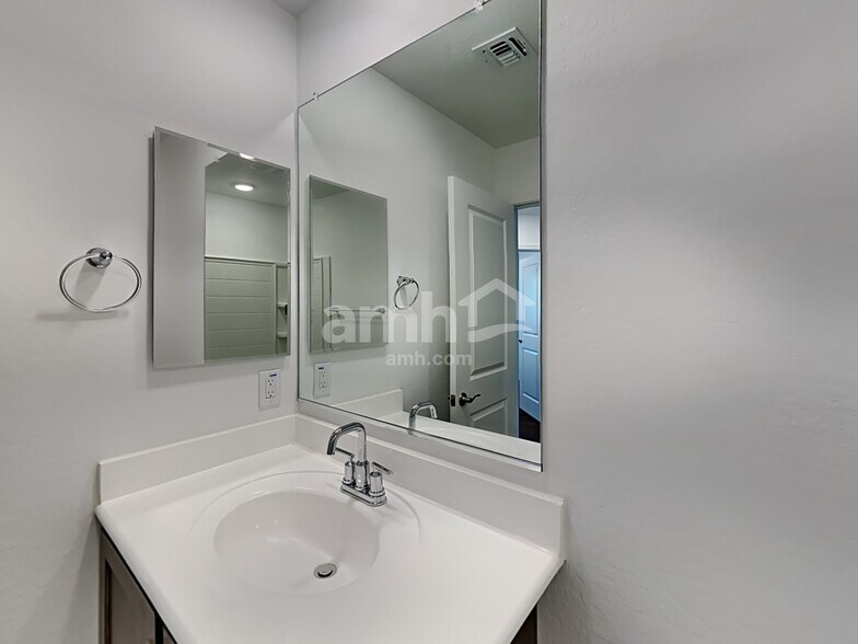 Building Photo - 897 S 150th Dr