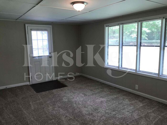 Building Photo - 5705 Hiram Lithia Springs Rd SW