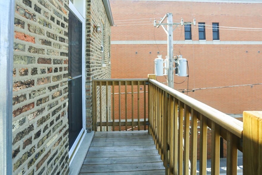 Building Photo - 3852 N Southport Ave