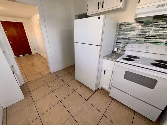 Building Photo - 2330 S Ferncreek Ave