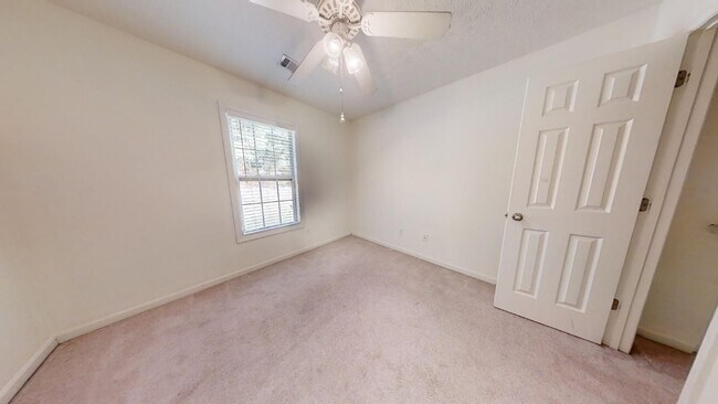Building Photo - 2108 Dutch Ct
