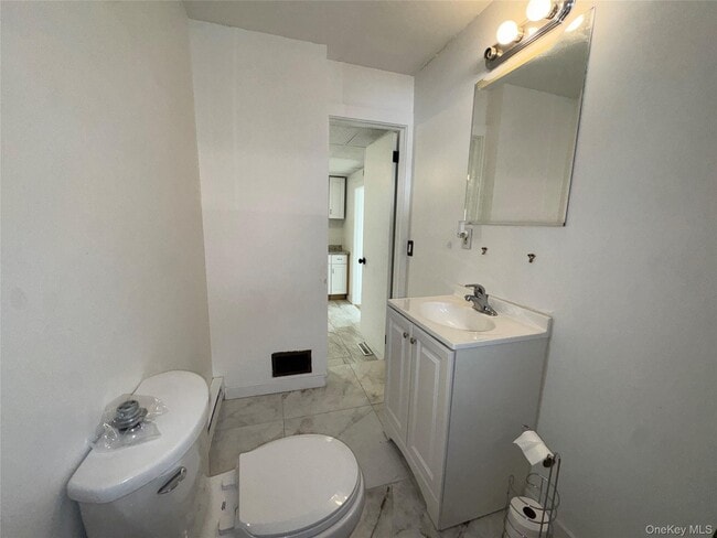 Building Photo - 88 Main St