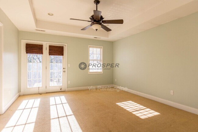 Building Photo - 102 Wellington Ave