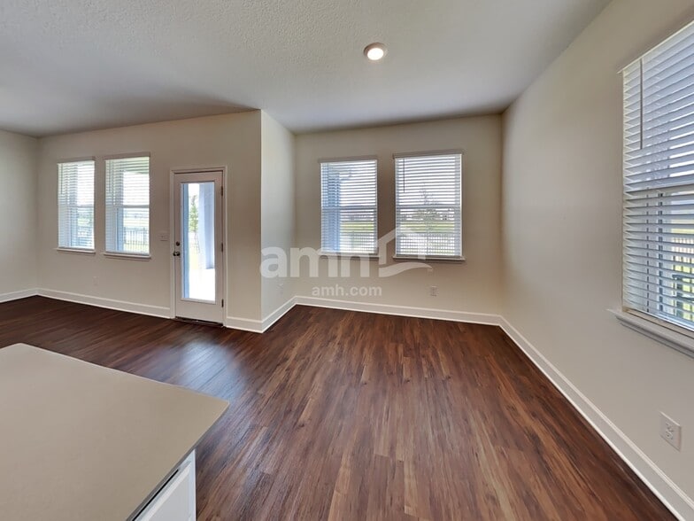 Building Photo - 33860 Night Lily Dr