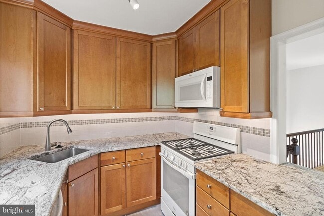 Building Photo - 3282 Martha Custis Dr