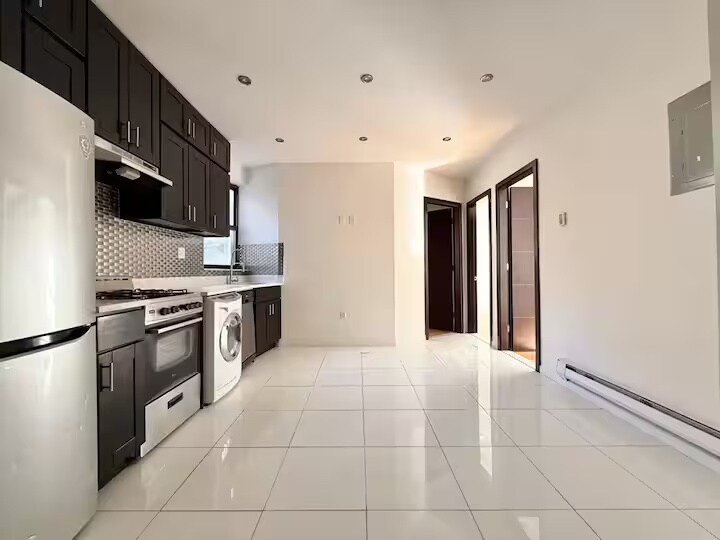 Building Photo - Nice room in a good neighborhood