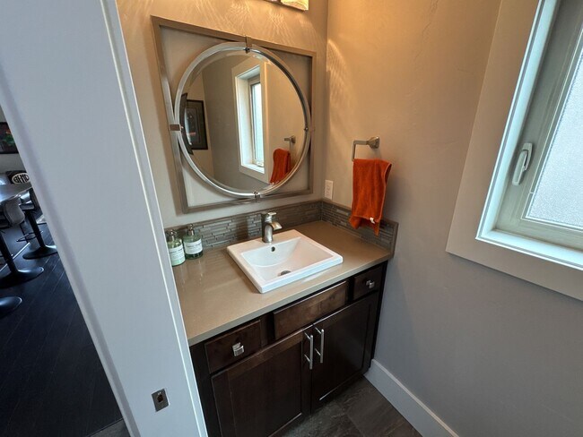 Building Photo - FULLY FURNISHED ALL-INCLUSIVE STUNNING HOM...