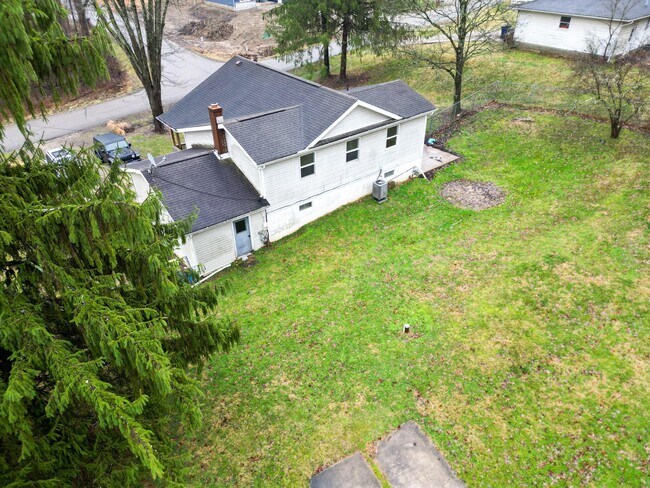 Building Photo - 92 Brentview Dr NE