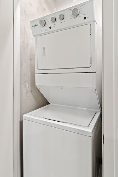 Building Photo - 190 N Ada St