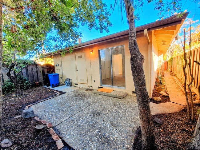 Building Photo - Harr08