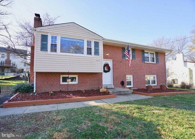 Building Photo - 4218 University Dr