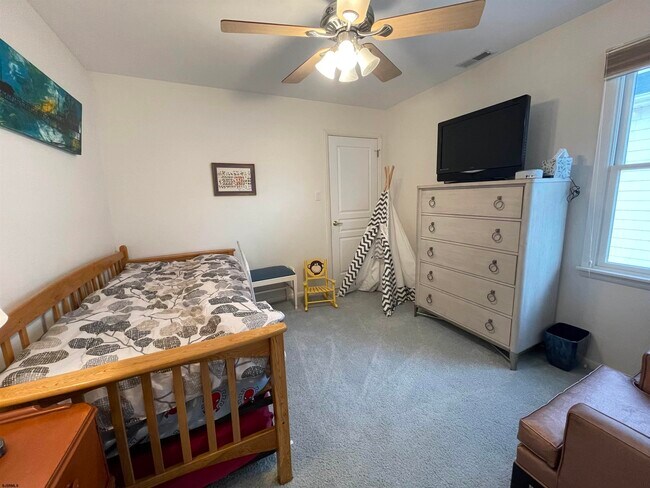 Building Photo - 13 S Kenyon Ave