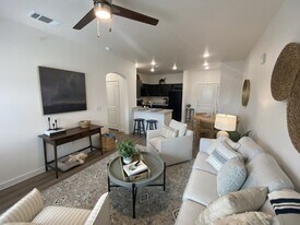 Building Photo - Country Club Village