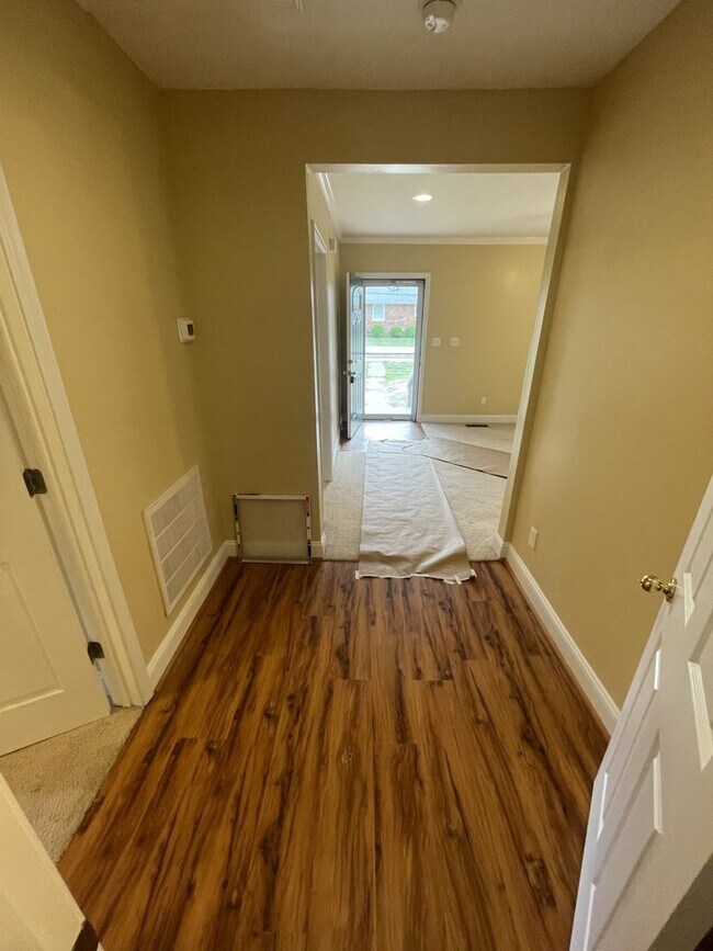 Building Photo - 2 Bd 1 Ba