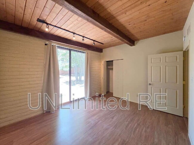 Building Photo - 355 Canyon Diablo Rd