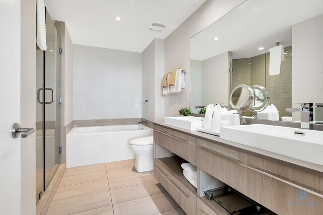 Building Photo - 4010 S Ocean Dr