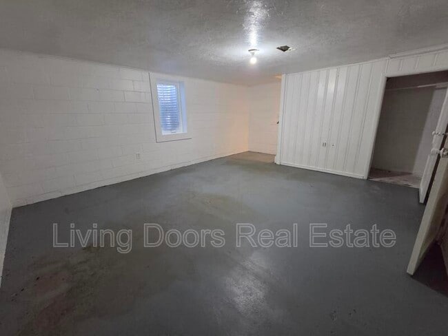 Building Photo - 1249 Dakota St