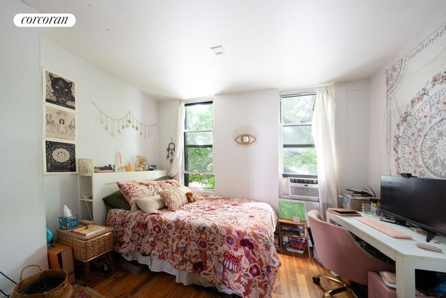 Primary Photo - 277 Starr St