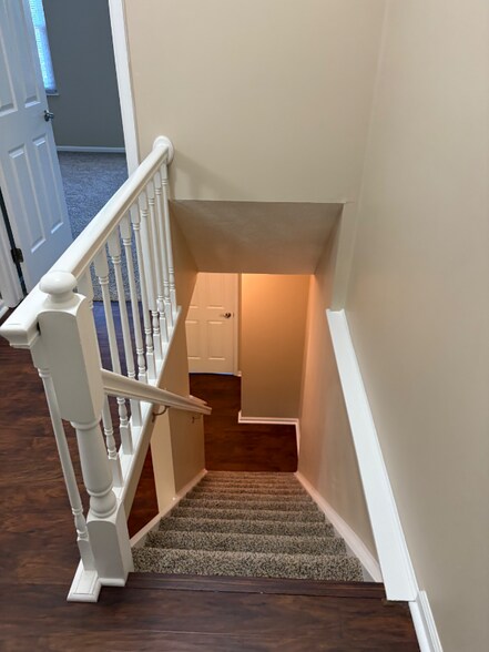 Building Photo - 802 Lexington Dr