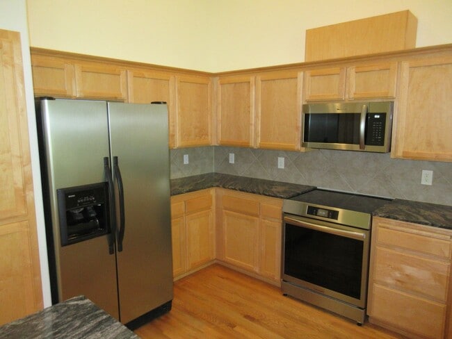 Building Photo - Beautiful Three Bedroom in Silverton