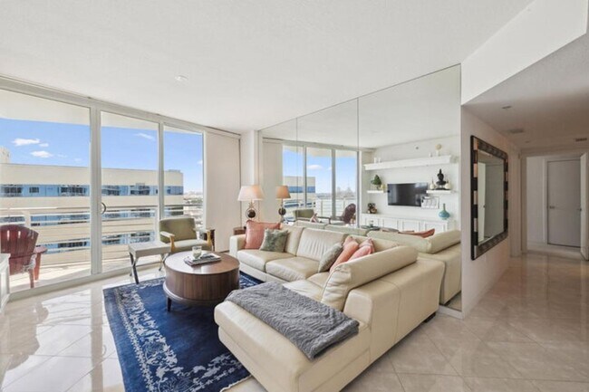 Building Photo - 1551 N Flagler Dr