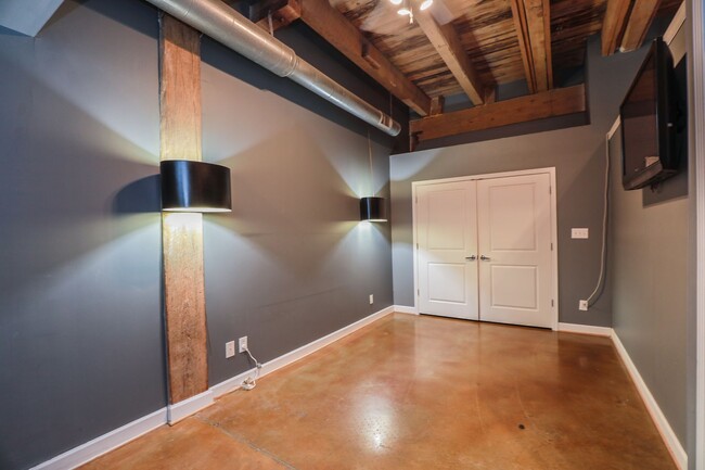 Building Photo - 815 Porter St