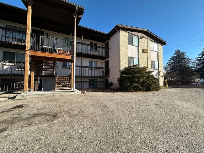 Building Photo - 875 S Quebec St
