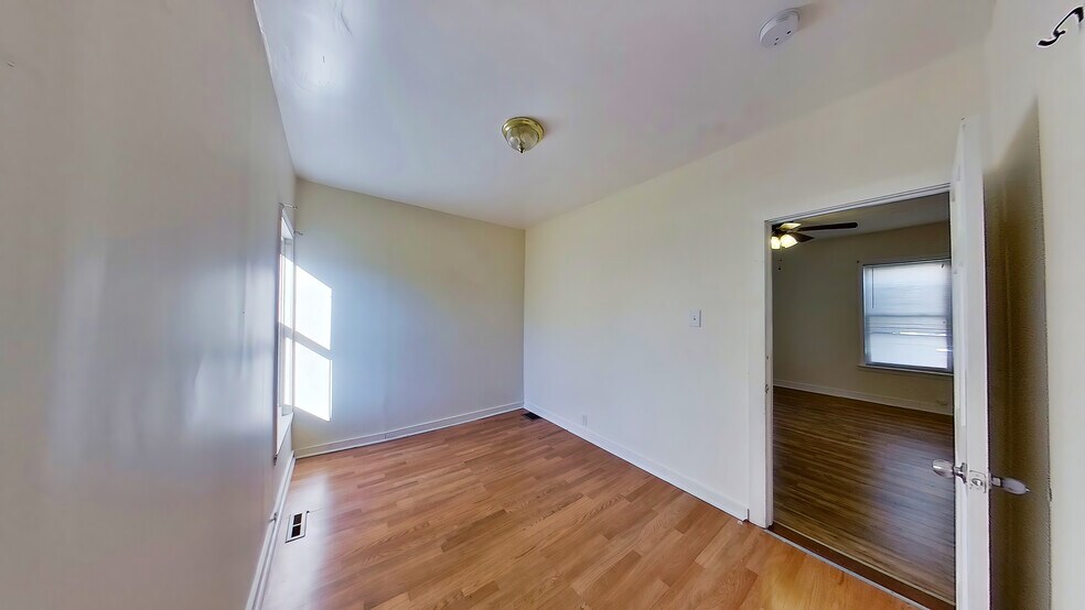 Bedroom - 29 Glenwood Sq