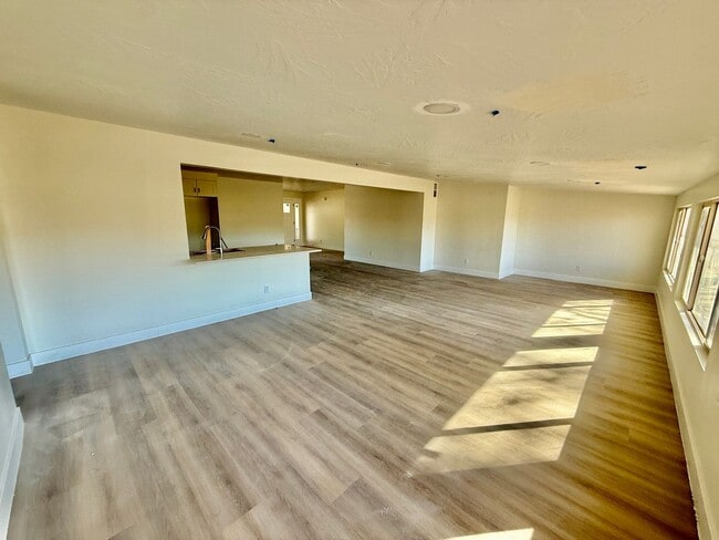 Building Photo - Beautifully Remodeled Three Bedroom Home on 2 Acres with Horse Privileges in Hurricane