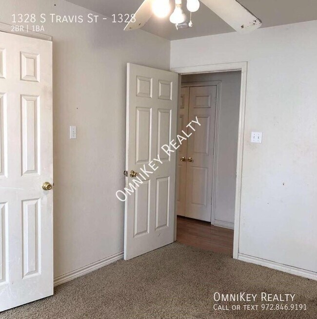 Building Photo - 1328 S Travis St