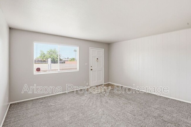 Building Photo - 3934 E Piccadilly Rd